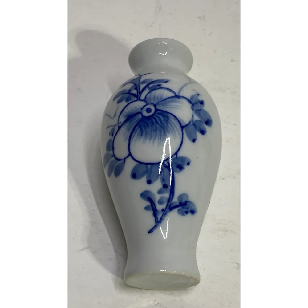 Vintage Miniature Blue and White Floral Porcelain Bud Vase 4.5 Inch‎ Chinoiserie